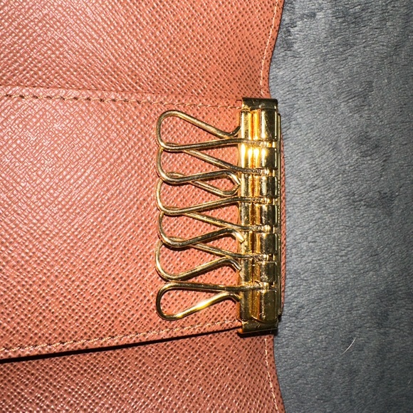 Louis Vuitton 6 ring key holder (with Initials KJK) - Picture 3 of 9